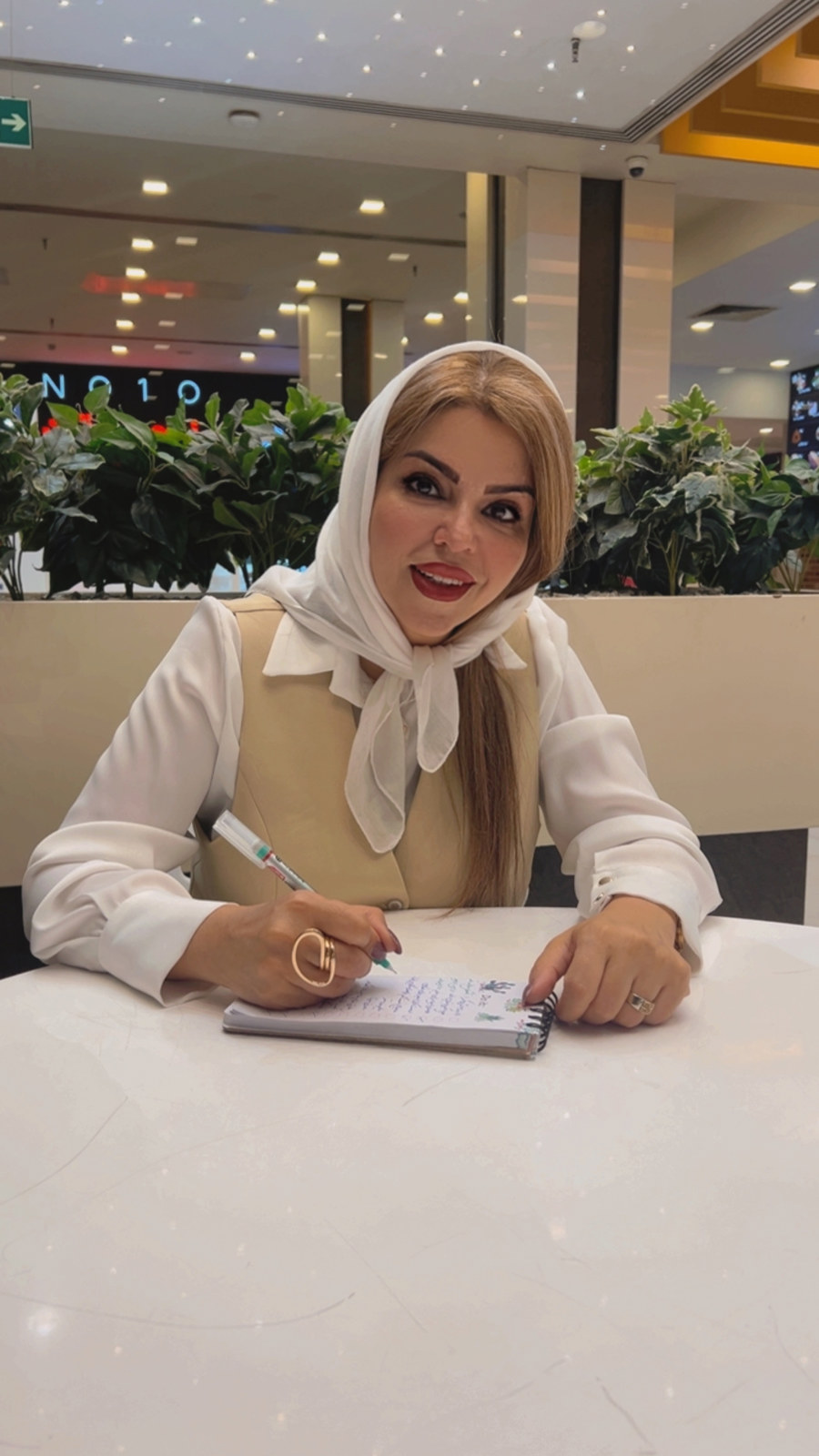 نشان کسب‌وکار پاندورا شناسی با نرگس حافظ